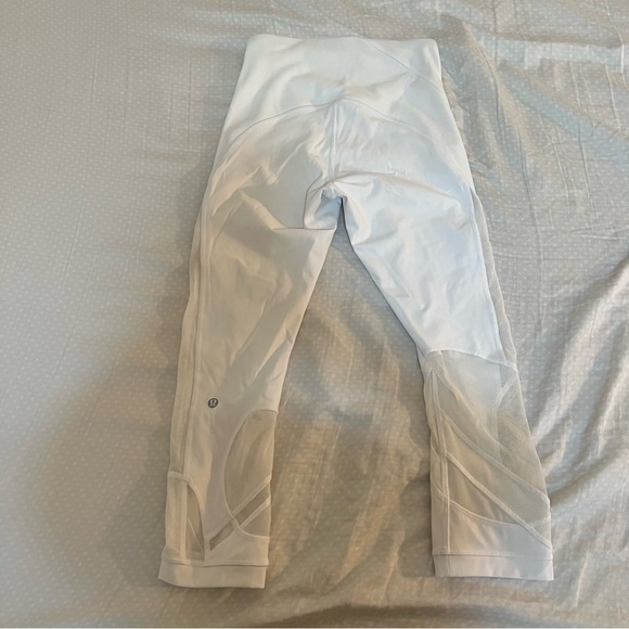 Pre-Loved White Lululemon Leggings. 21”. Size 4 - Picture 2 of 8